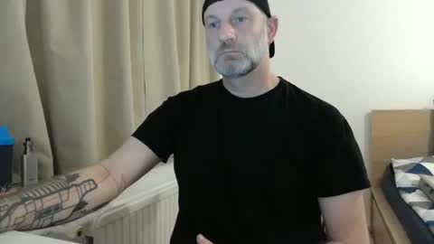 Snapshot of curman85 chatting on December 10, 12:02 am Curman85 online show from December 10, 12:02 am