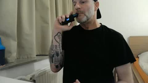 Snapshot of curman85 chatting on January 25, 12:17 am Curman85 online show from January 25, 12:17 am