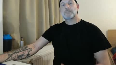 Snapshot of curman85 chatting on February 18, 11:41 pm Curman85 online show from February 18, 11:41 pm