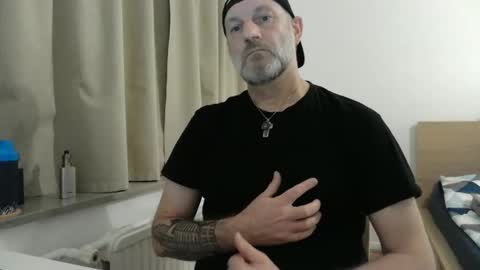 Snapshot of curman85 chatting on December 11, 12:14 am Curman85 online show from December 11, 12:14 am