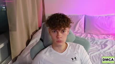 Snapshot of cute_thomas chatting on October 22, 7:27 pm Thomas - online show from October 22, 7:27 pm