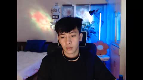 Neil Taylor online show from December 2, 1:25 pm