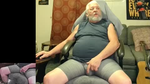 Snapshot of daddydom4fun chatting on December 30, 12:43 am Daddydom4fun online show from December 30, 12:43 am