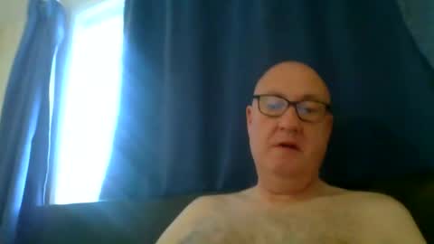 Snapshot of daddyhere4uall6 chatting on October 21, 7:11 am daddyhere4uall6 online show from October 21, 7:11 am
