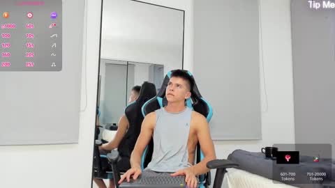 Snapshot of daddyrich4u chatting on October 8, 5:01 am daddyrich4u online show from October 8, 5:01 am