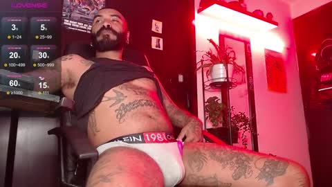 Snapshot of damian_darkside_ chatting on December 3, 2:01 am Damian online show from December 3, 2:01 am