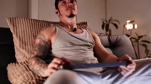 insta damn8   --------  online show from February 10, 11:53 pm