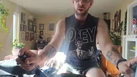 Snapshot of damien_mace chatting on December 14, 3:25 pm damien_mace online show from December 14, 3:25 pm