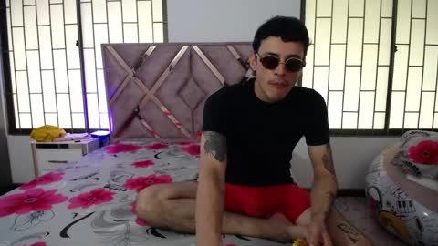 daniel_velez26 online show from May 8, 4:51 pm
