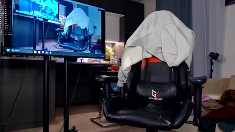 Daniel Kraig online show from February 11, 10:15 pm