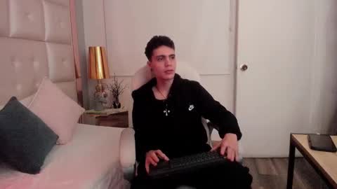 dark_sun333 online show from December 19, 3:47 am