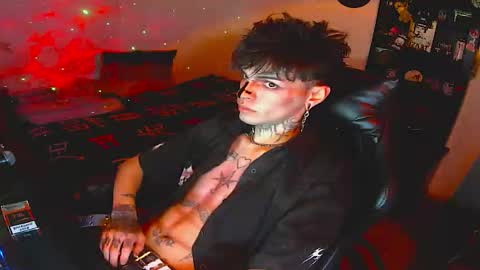 Snapshot of darkness_prince_x chatting on October 21, 9:23 am online show from October 21, 9:23 am