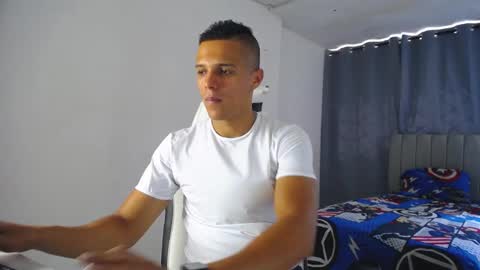 Snapshot of davisito7 chatting on February 22, 7:43 pm David Angel online show from February 22, 7:43 pm