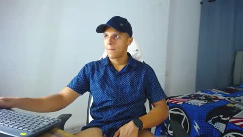 Snapshot of davisito7 chatting on December 7, 4:31 am David Angel online show from December 7, 4:31 am