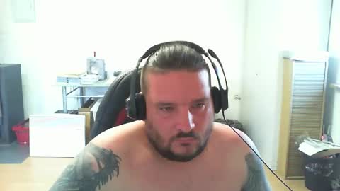 Snapshot of deinspielzeug87 chatting on October 3, 1:05 pm deinspielzeug87 online show from October 3, 1:05 pm