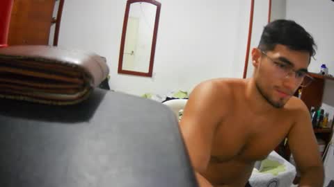 deividellobo online show from December 31, 4:27 am