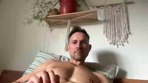 demianberlin online show from March 21, 8:19 am