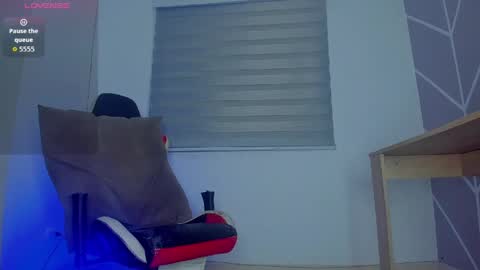 dereckhardd online show from April 8, 8:36 am