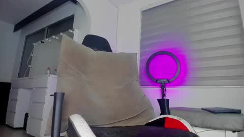 dereckhardd online show from December 2, 12:14 am