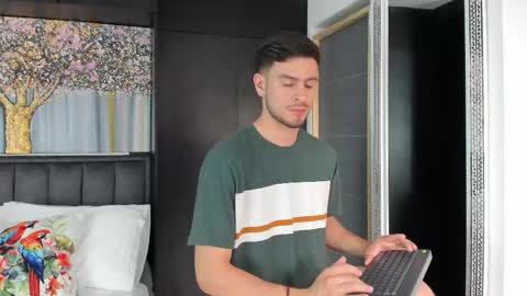 Snapshot of derek_hussain chatting on January 4, 7:44 pm Derek Hussain online show from January 4, 7:44 pm