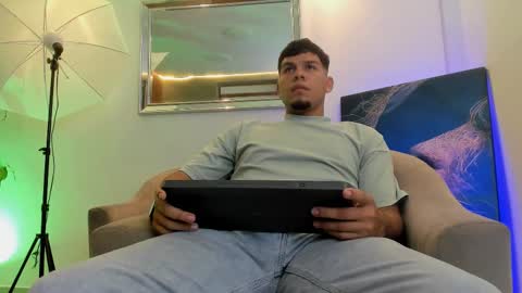 derek online show from November 4, 12:06 pm