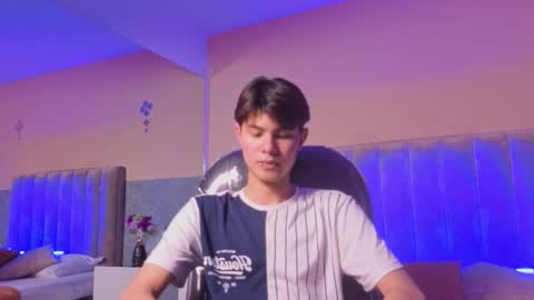 derek_sinn online show from March 3, 8:26 pm