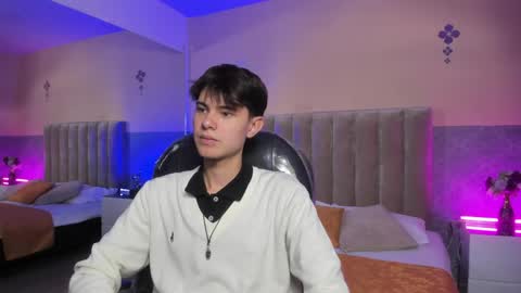 derek_sinn online show from April 9, 8:37 pm