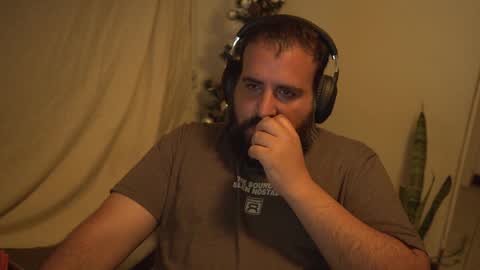 Snapshot of dicristalino chatting on December 4, 12:08 am Cristian Dipolino online show from December 4, 12:08 am