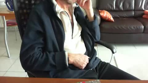 didonc from france..... online show from April 4, 4:59 pm