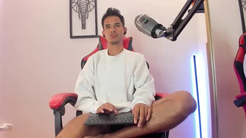 Snapshot of diego_latino chatting on September 29, 11:33 pm Diego lat online show from September 29, 11:33 pm