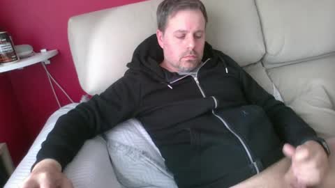 dili999 online show from April 12, 4:30 pm