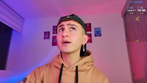 Julian Independent Model online show from November 17, 11:52 pm