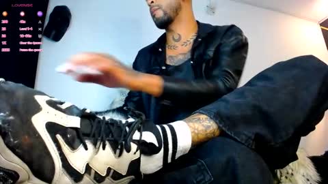 Snapshot of dirtybhot chatting on October 8, 2:38 am I just want to be happy online show from October 8, 2:38 am