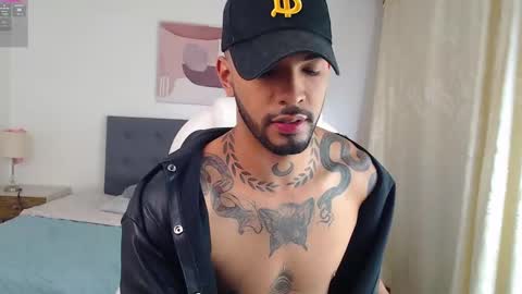 Snapshot of dirtybhot chatting on December 10, 10:49 am I just want to be happy online show from December 10, 10:49 am