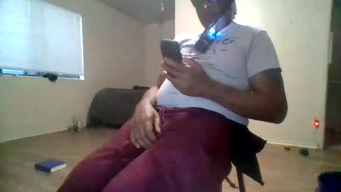 djbignuttsbrownass24 online show from January 12, 1:11 am