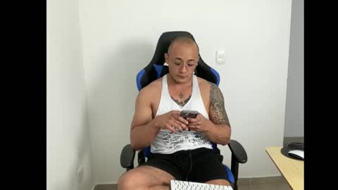 Snapshot of doctorgymxxx95 chatting on September 28, 1:42 pm DoctorGymxxx95 online show from September 28, 1:42 pm