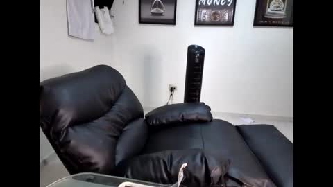 DollarHot30 online show from April 15, 11:37 pm