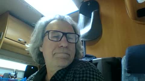 domiande online show from February 9, 9:47 am