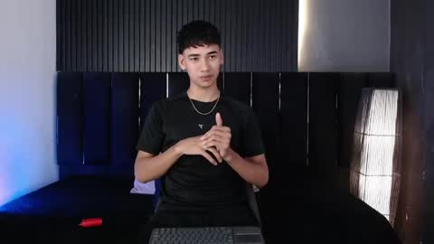 Dominic online show from April 15, 11:15 pm