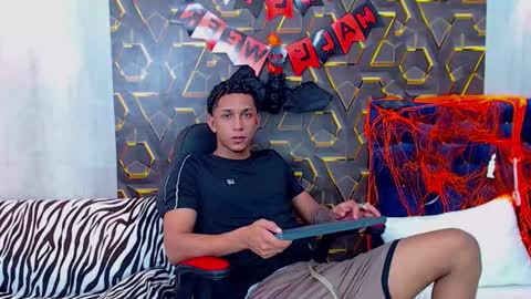 dominic_smith_ online show from October 26, 6:21 pm