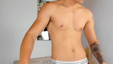 dominyck_ online show from June 2, 4:02 am