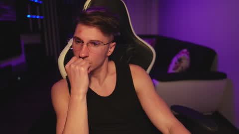 Dorian Reyes online show from November 7, 2:26 am