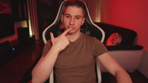 Dorian Reyes online show from April 15, 11:04 pm