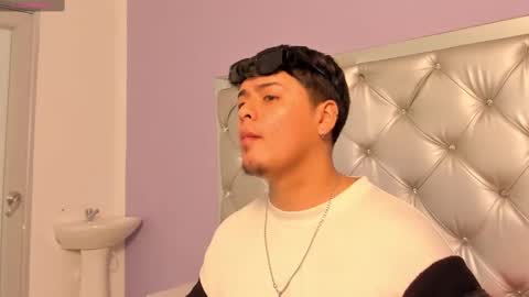 Snapshot of drakenn_ chatting on October 17, 1:37 pm drakeeee online show from October 17, 1:37 pm