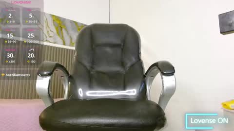 dyla_n18_ online show from November 18, 11:26 pm