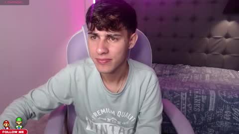 dyla_n18_ online show from December 16, 11:39 pm