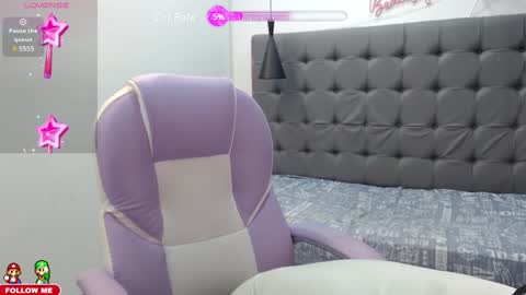 dyla_n18_ online show from January 17, 11:33 pm