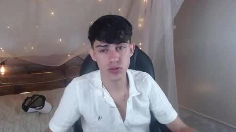 dyla_n18_ online show from January 11, 11:24 pm