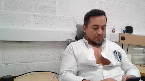 EdM online show from February 6, 3:53 pm