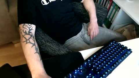 ejakules online show from April 5, 7:21 pm